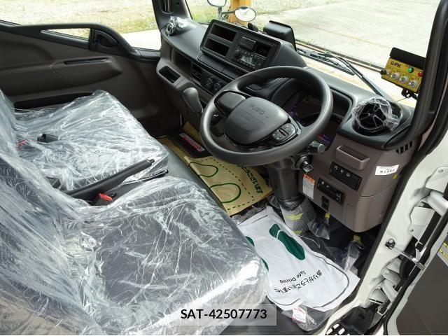Mitsubishi CANTER 2026-03 8098390-7