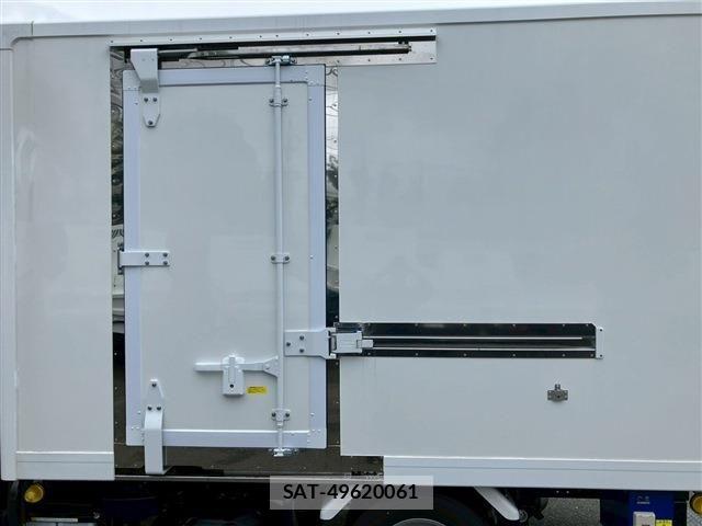Mitsubishi CANTER 2026-07 8129296-17