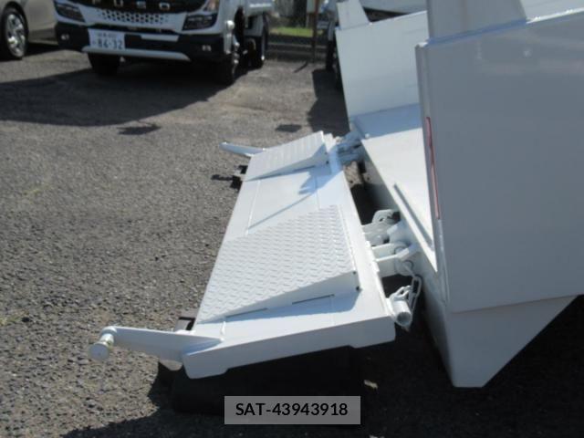 Mitsubishi CANTER 2026-04 8158107-14