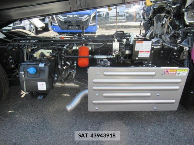 Mitsubishi CANTER 2026-04 8158107-16
