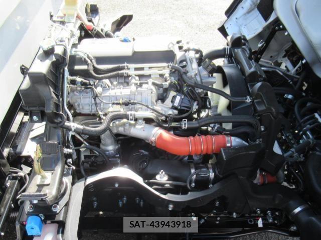 Mitsubishi CANTER 2026-04 8158107-17