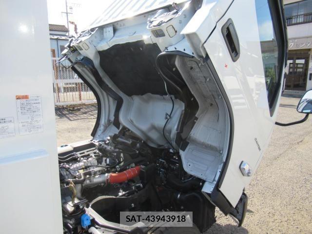 Mitsubishi CANTER 2026-04 8158107-19