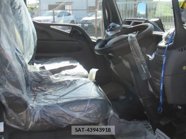 Mitsubishi CANTER 2026-04 8158107-22