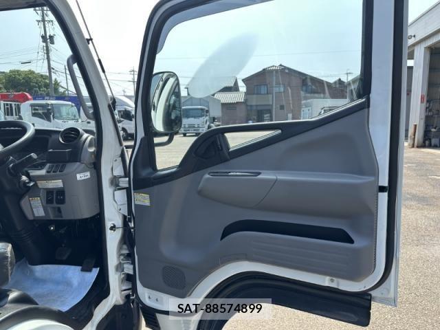 Mitsubishi CANTER 2023-03 8158110-24