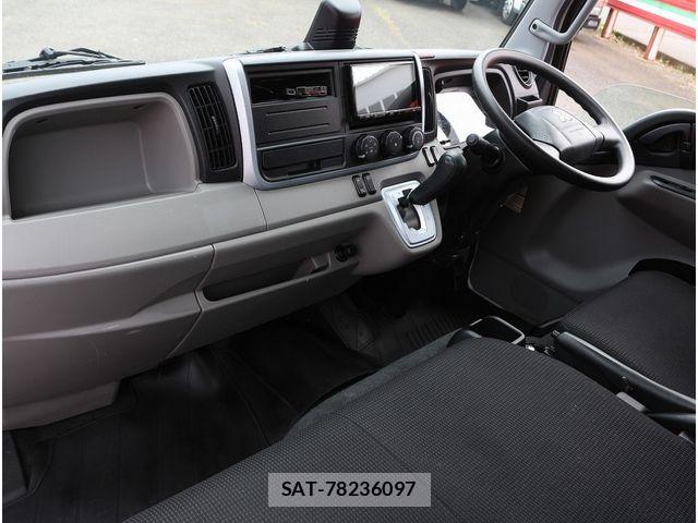 Mitsubishi CANTER 2023-05 8206732-28