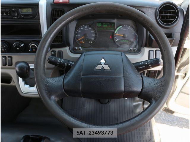 Mitsubishi CANTER 2019-07 8206742-25