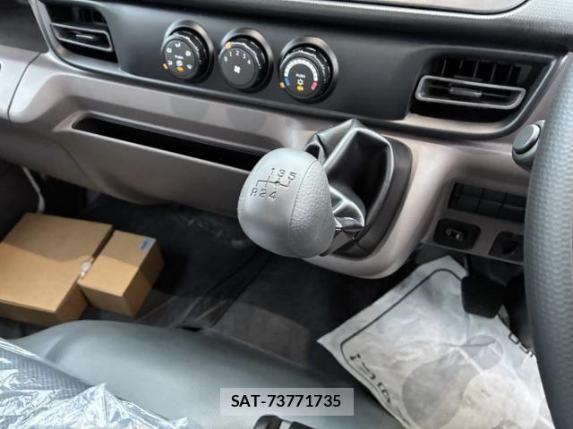 Mitsubishi CANTER 2025-11 8206733-8
