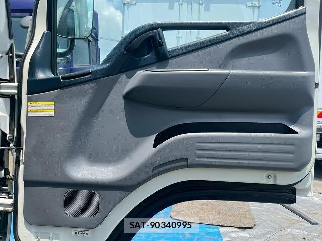 Mitsubishi CANTER 2015-07 8229188-18