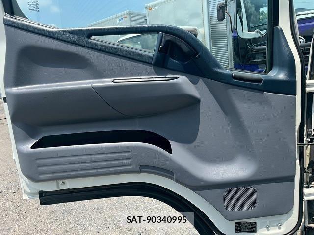 Mitsubishi CANTER 2015-07 8229188-22