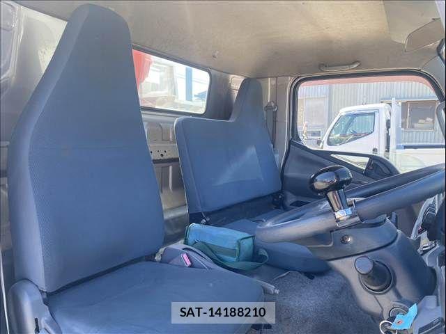 Mitsubishi CANTER 2012-09 8244779-26