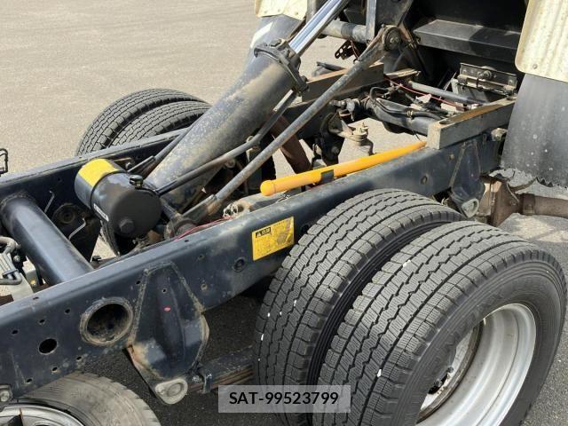 Mitsubishi CANTER 2017-05 8244776-13