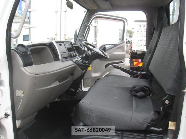 Mitsubishi CANTER 2016-08 8313583-13