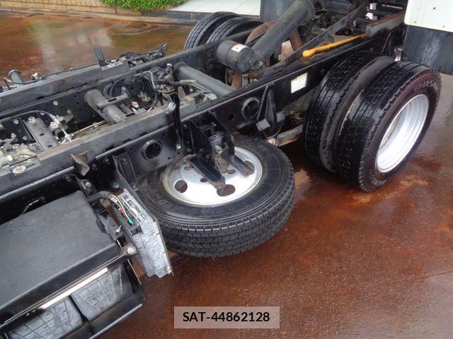 Mitsubishi CANTER 2015-06 8313581-25