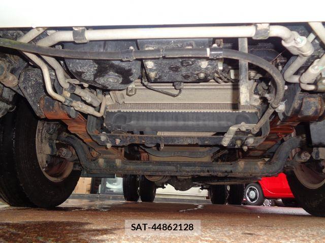 Mitsubishi CANTER 2015-06 8313581-28