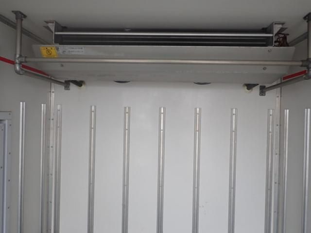 Mitsubishi CANTER 2017-02 8311065-24