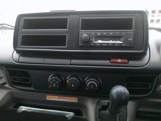 Mitsubishi CANTER 2026-03 8311056-17