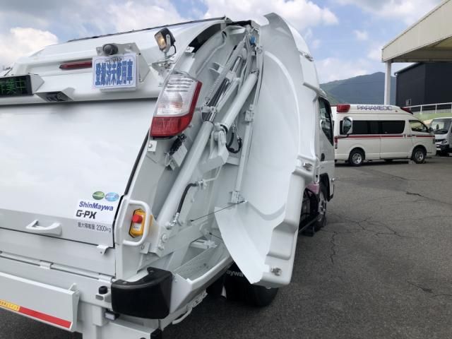 Mitsubishi CANTER 2026-03 8331829-28