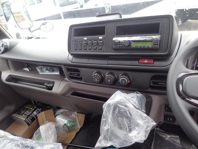 Mitsubishi CANTER 2026-04 8331836-9