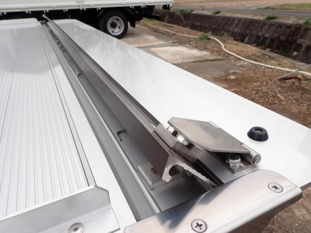Mitsubishi CANTER 2026-04 8331836-20