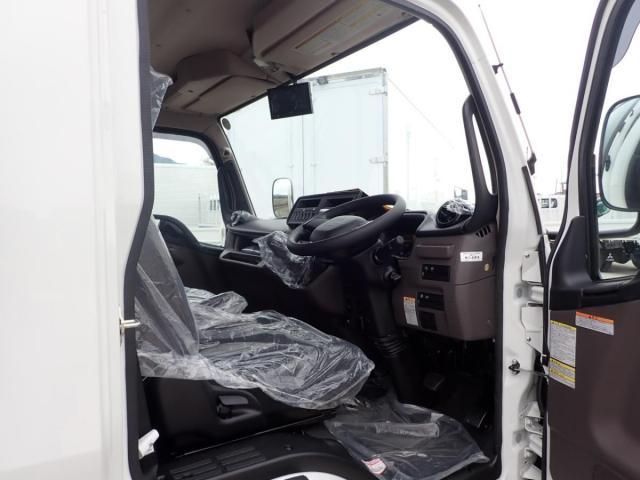 Mitsubishi CANTER 2026-04 8331836-7
