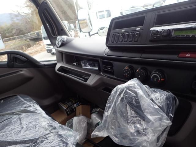 Mitsubishi CANTER 2026-04 8331836-8