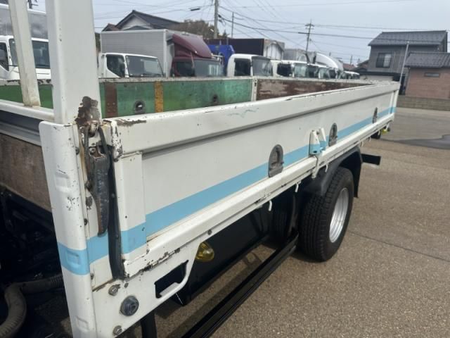 Mitsubishi CANTER 2010-11 8331848-11
