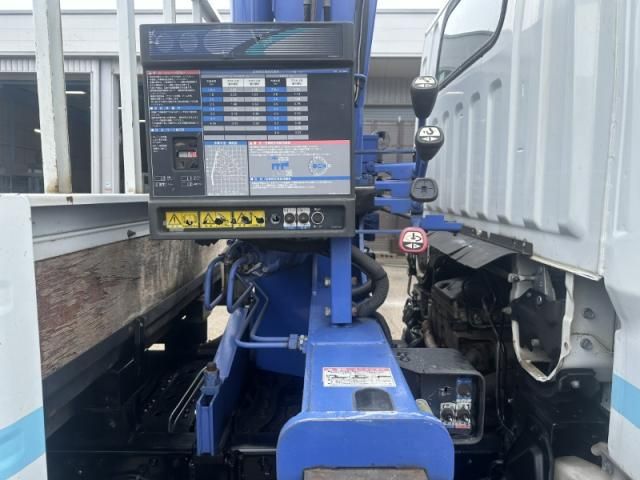 Mitsubishi CANTER 2010-11 8331848-15