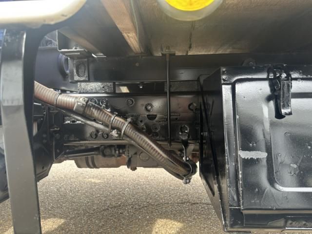Mitsubishi CANTER 2010-11 8331848-23