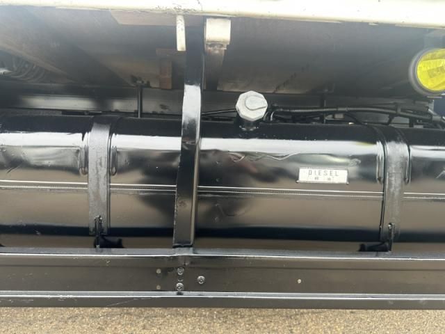 Mitsubishi CANTER 2010-11 8331848-26