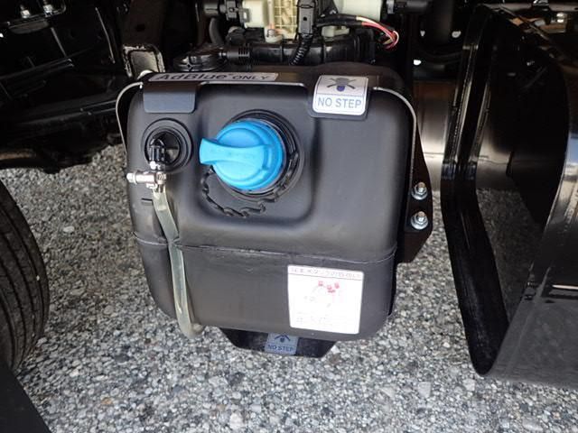 Mitsubishi CANTER 2026-04 8331837-8