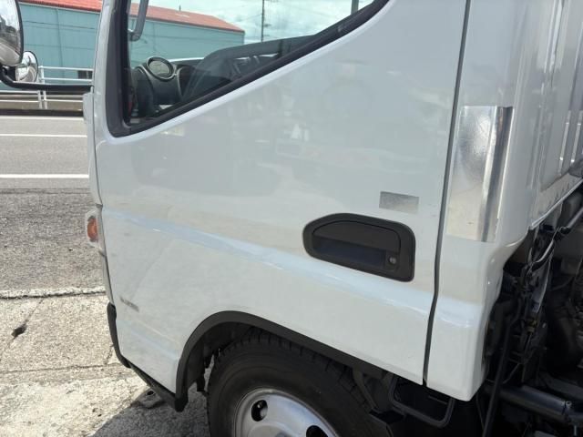 Mitsubishi CANTER 2011-10 8331849-15
