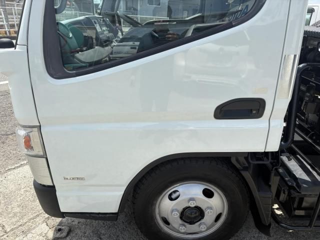 Mitsubishi CANTER 2011-10 8331849-18
