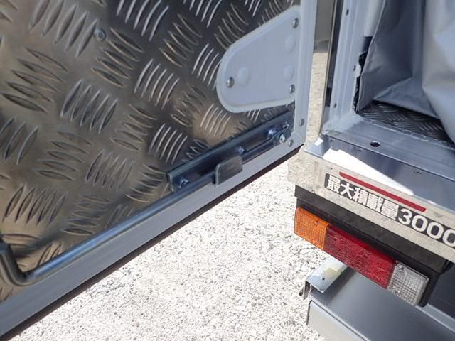 Mitsubishi CANTER 2026-04 8331833-10