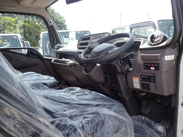 Mitsubishi CANTER 2026-04 8331833-11