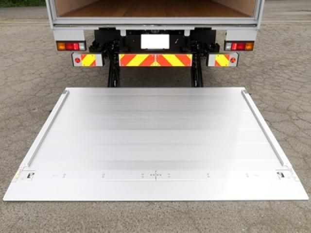 Mitsubishi CANTER 2026-03 8331832-6