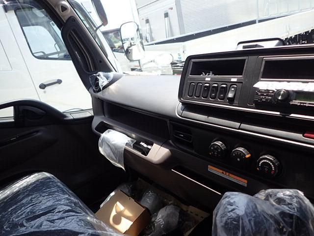 Mitsubishi CANTER 2026-04 8331834-15