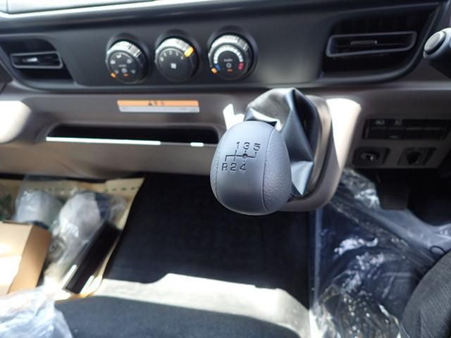 Mitsubishi CANTER 2026-04 8331834-17