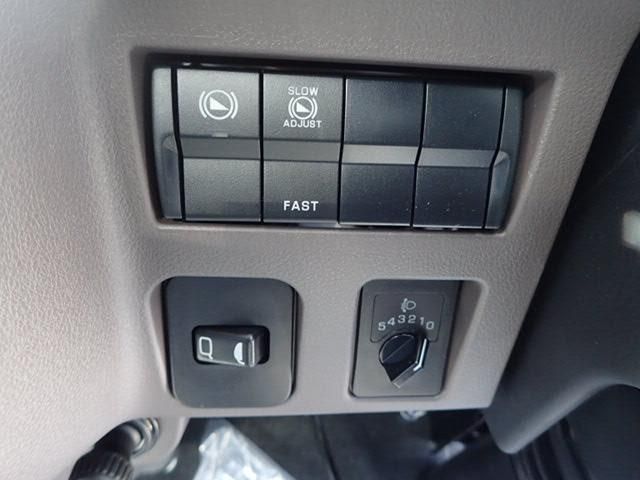 Mitsubishi CANTER 2026-04 8331834-24