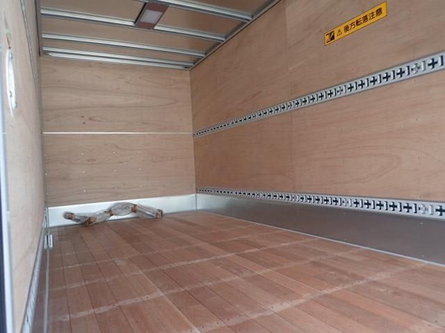 Mitsubishi CANTER 2026-04 8331834-8