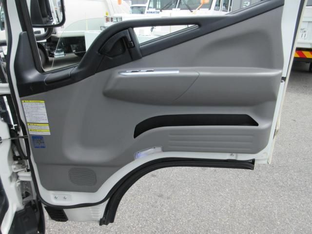 Mitsubishi CANTER 2019-08 8331846-17
