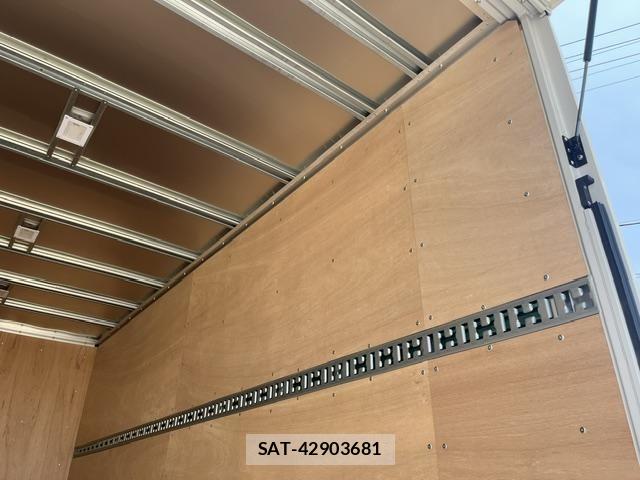 Mitsubishi CANTER 2026-04 8365030-11