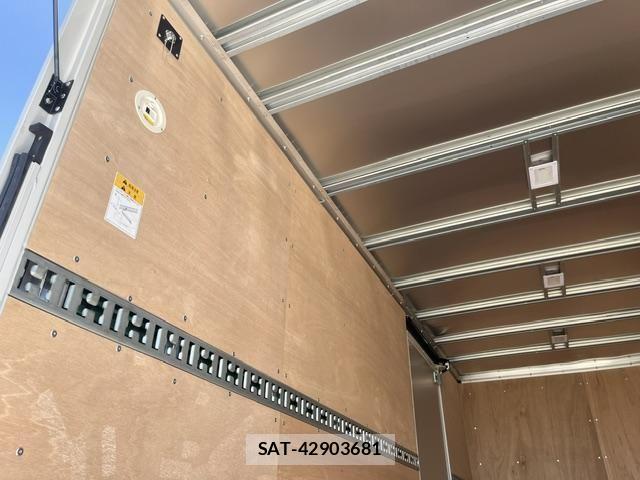 Mitsubishi CANTER 2026-04 8365030-12