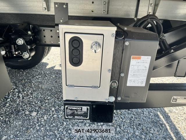 Mitsubishi CANTER 2026-04 8365030-15