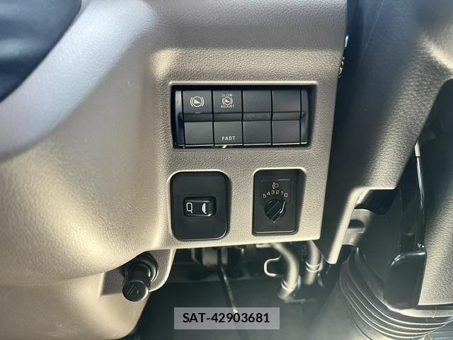 Mitsubishi CANTER 2026-04 8365030-19