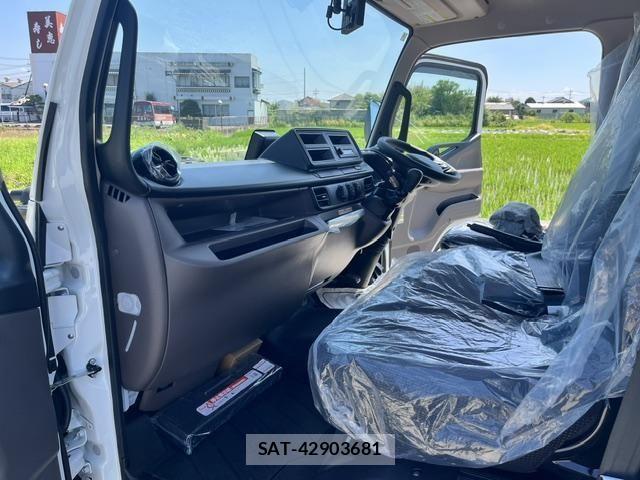 Mitsubishi CANTER 2026-04 8365030-25