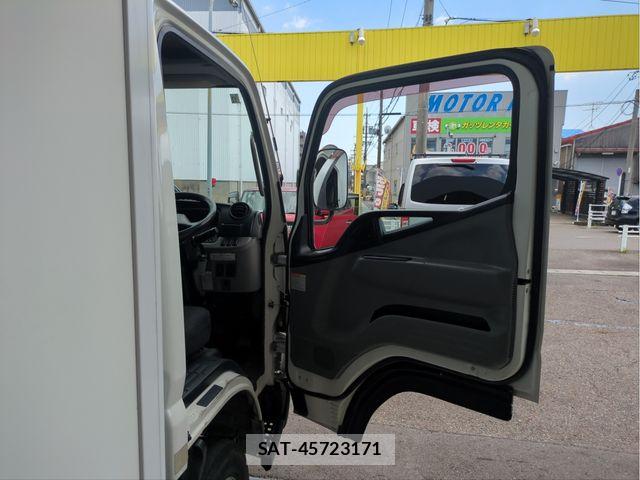 Mitsubishi CANTER 2016-12 8365049-28