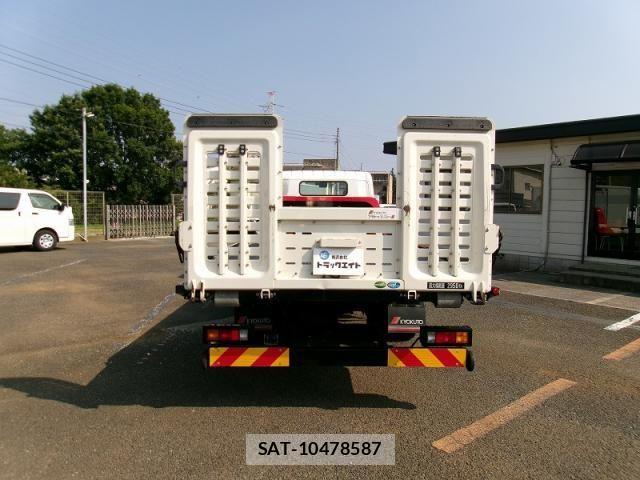 Mitsubishi CANTER 2024-10 8365029-9