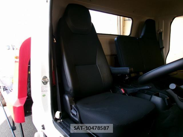 Mitsubishi CANTER 2024-10 8365029-17