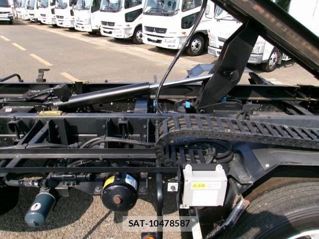 Mitsubishi CANTER 2024-10 8365029-4