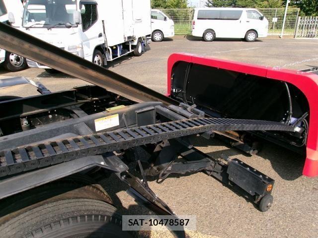 Mitsubishi CANTER 2024-10 8365029-5